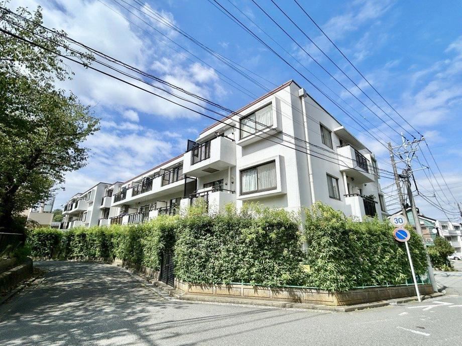 3LDK apartment in Konan Ward, Yokohama, Kanagawa - Photo 1