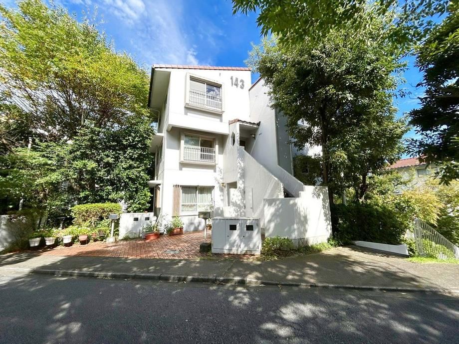 4LDK apartment in Hachioji, Tokyo - Photo 1