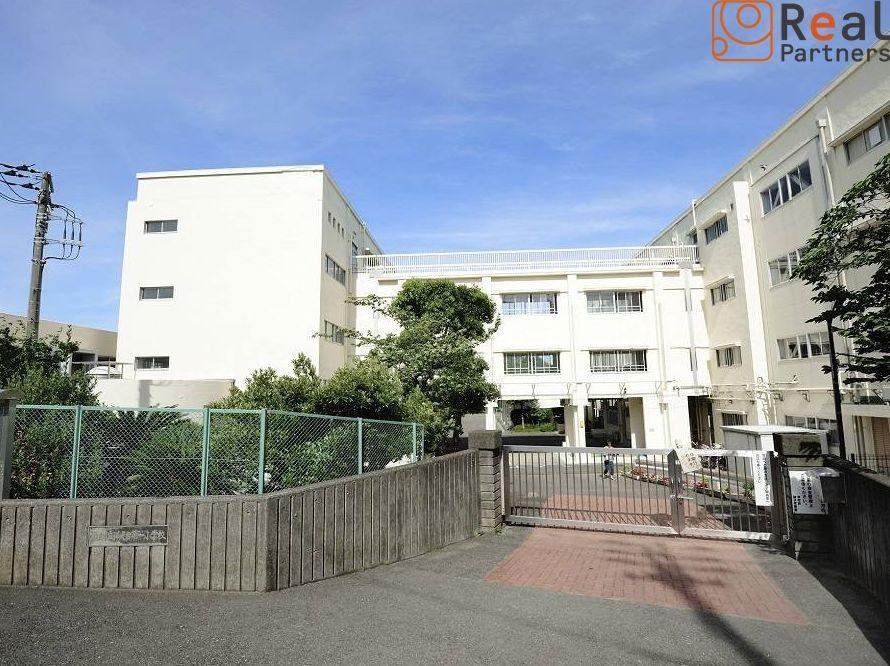 4LDK house in Isogo Ward, Yokohama, Kanagawa - Photo 1
