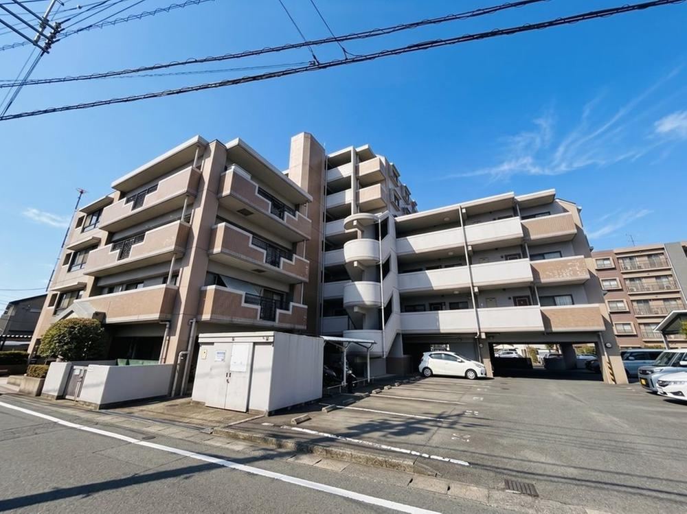 4LDK apartment in Kasuga, Fukuoka - Photo 1