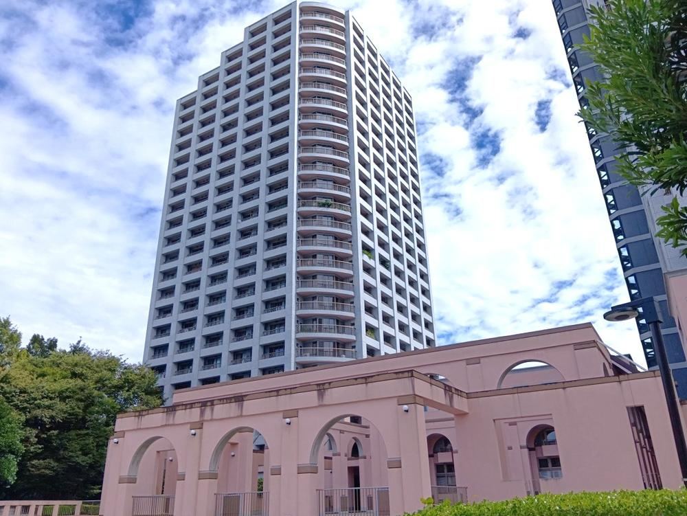 2LDK apartment in Shinjuku Ward, Tokyo - Photo 1
