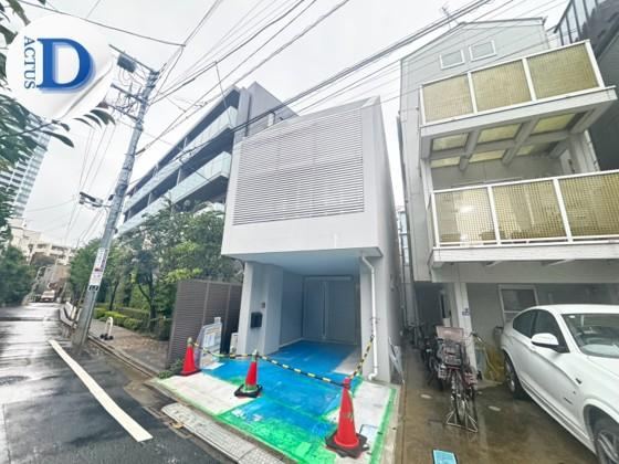 2LDK+S house in Minato Ward, Tokyo - Photo 1