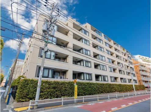 3LDK apartment in Shinjuku Ward, Tokyo - Photo 1