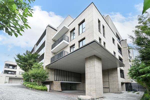 3LDK apartment in Minato Ward, Tokyo - Photo 1