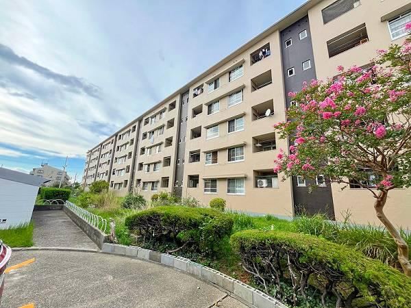 2LDK apartment in Tarumi Ward, Kobe, Hyogo - Photo 1