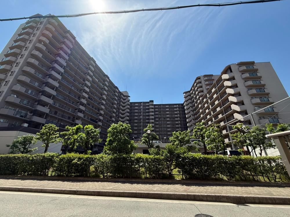 2LDK apartment in Konohana Ward, Osaka - Photo 1