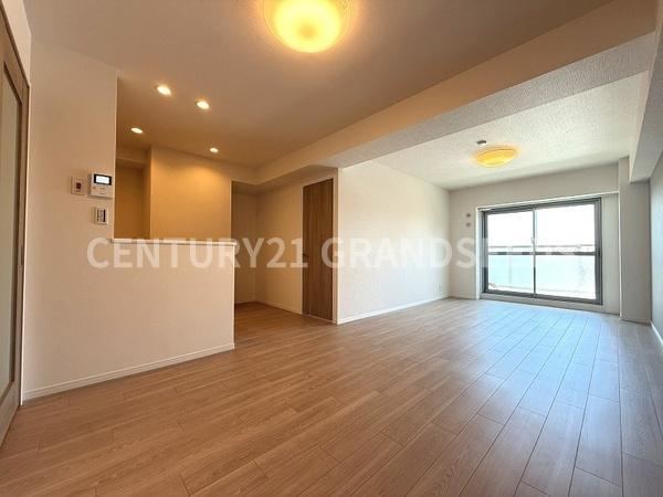 4LDK+S apartment in Takatsuki, Osaka - Photo 1