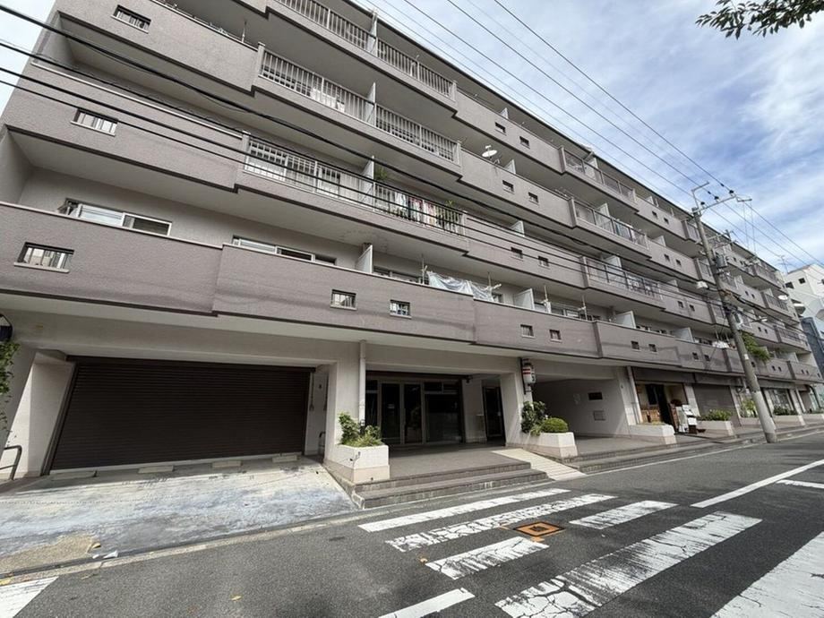 2LDK+S apartment in Yodogawa Ward, Osaka - Photo 1