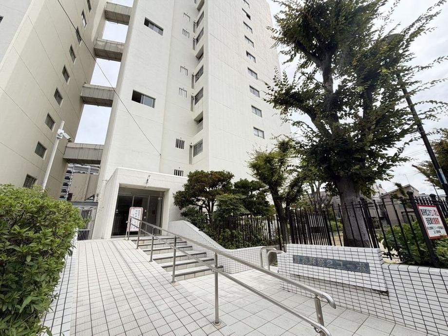 3LDK apartment in Yodogawa Ward, Osaka - Photo 1