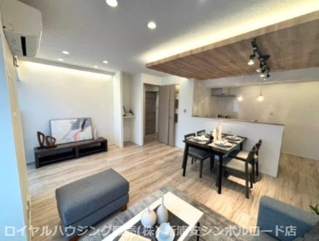 2LDK apartment in Urayasu, Chiba - Photo 1
