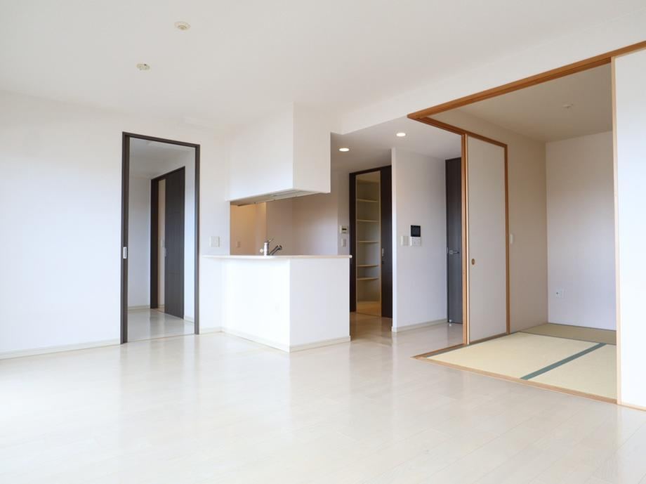 4LDK apartment in Hirakata, Osaka - Photo 1