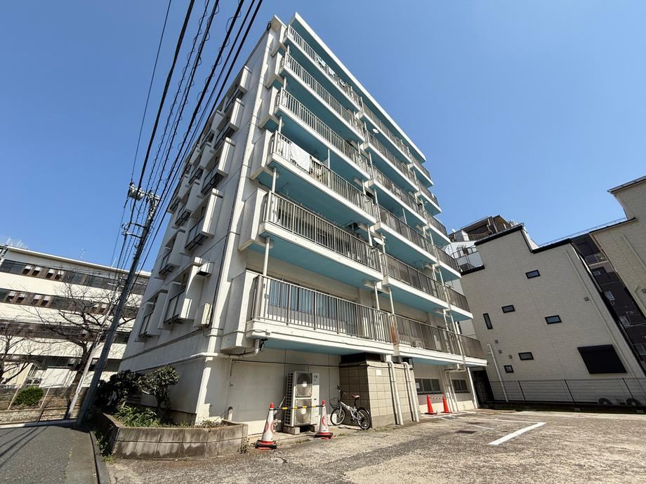2LDK+S apartment in Itabashi Ward, Tokyo - Photo 1