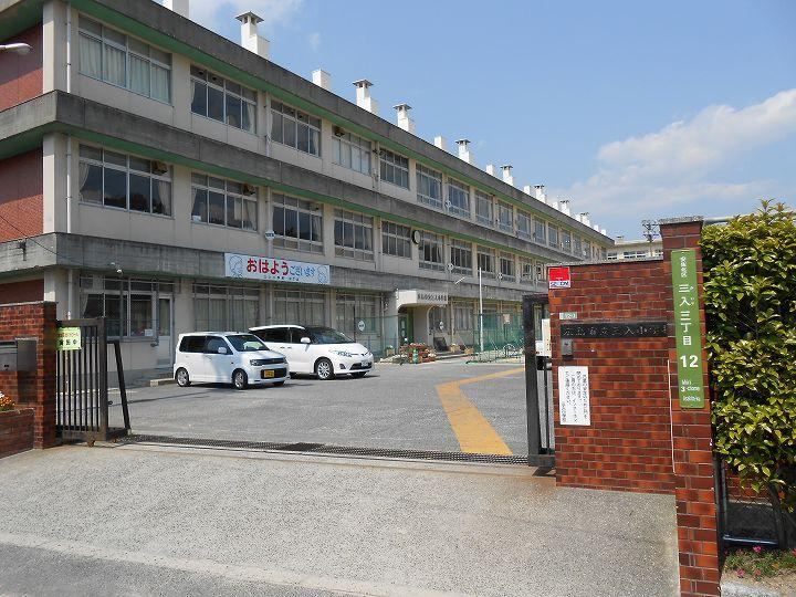 2LDK+S house in Asakita Ward, Hiroshima - Photo 1