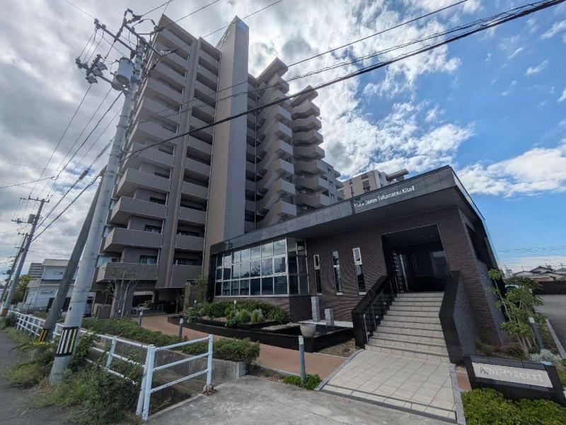 3LDK+S apartment in Takamatsu, Kagawa - Photo 1