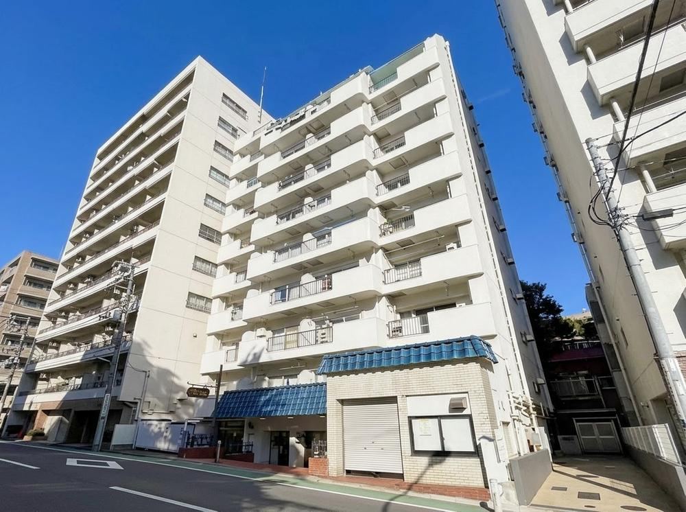 1LDK apartment in Shinjuku Ward, Tokyo - Photo 1