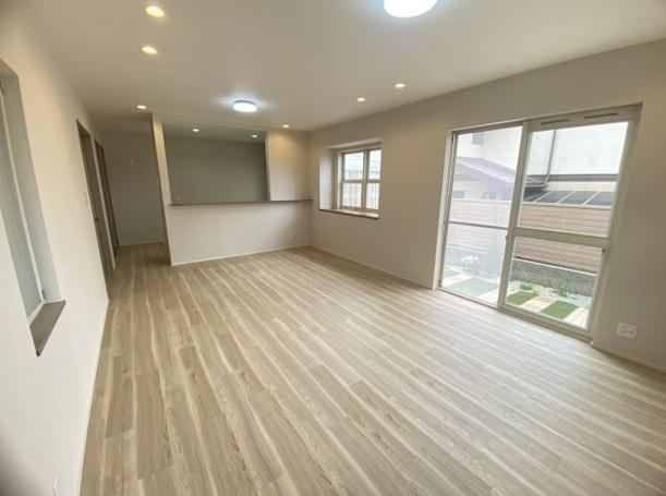 4LDK house in Suma Ward, Kobe, Hyogo - Photo 1
