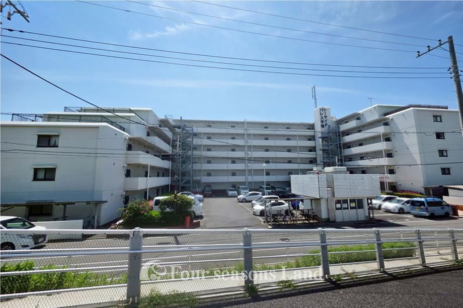 2LDK apartment in Hiratsuka, Kanagawa - Photo 1