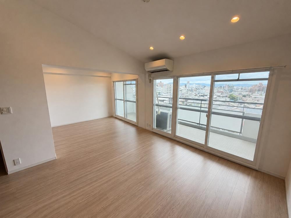 2LDK+S apartment in Kaizuka, Osaka - Photo 1
