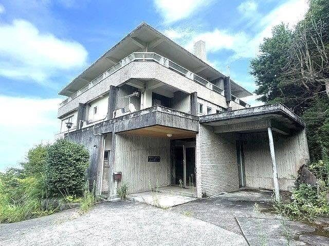 10LDK house in Atami, Shizuoka - Photo 1