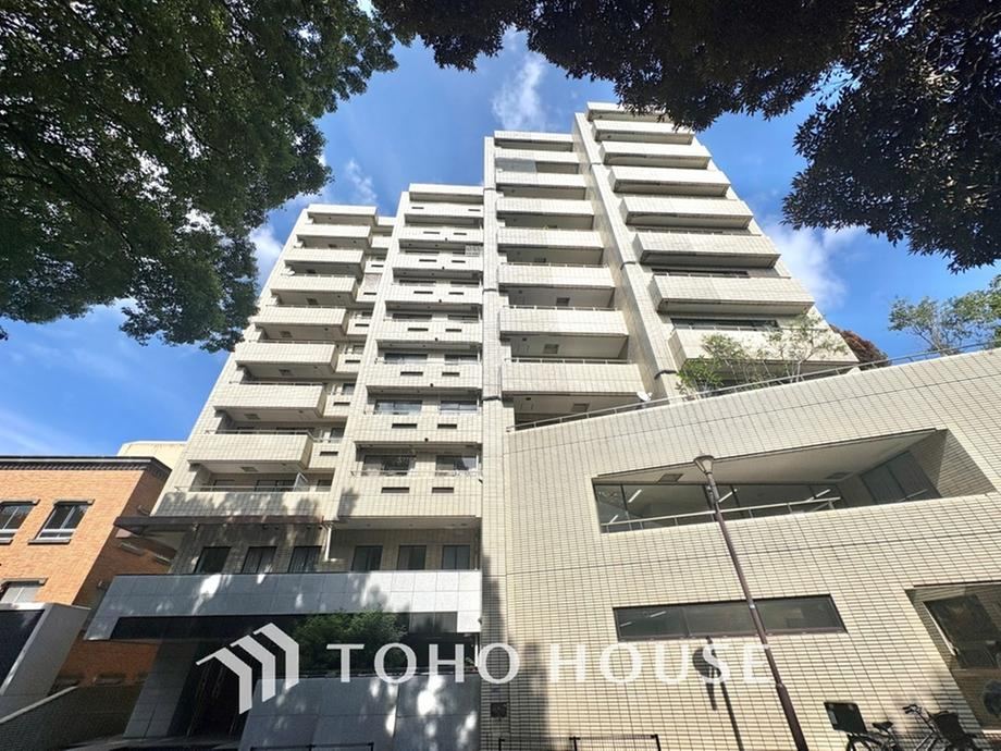 3LDK apartment in Minato Ward, Tokyo - Photo 1