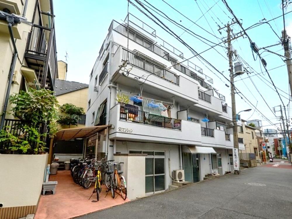 1DK apartment in Shinjuku Ward, Tokyo - Photo 1