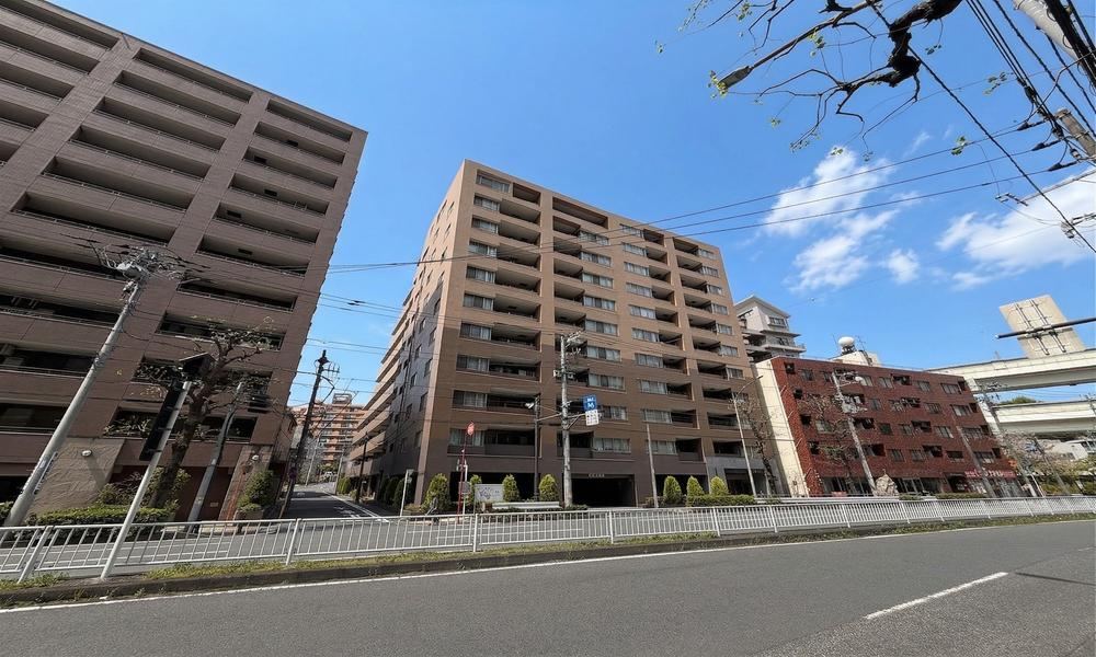 2LDK apartment in Nishi Ward, Yokohama, Kanagawa - Photo 1