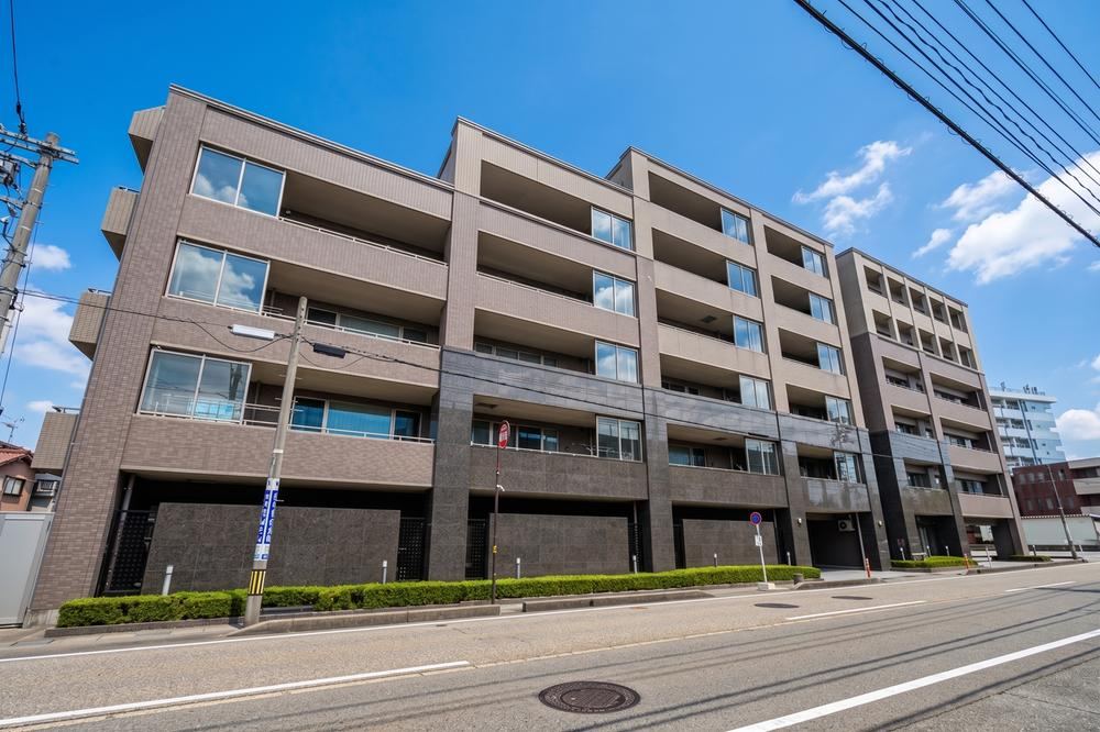 3LDK apartment in Kanazawa, Ishikawa - Photo 1