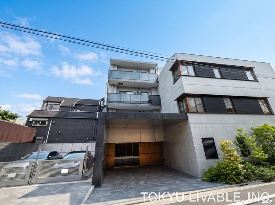 3LDK apartment in Meguro Ward, Tokyo - Photo 1