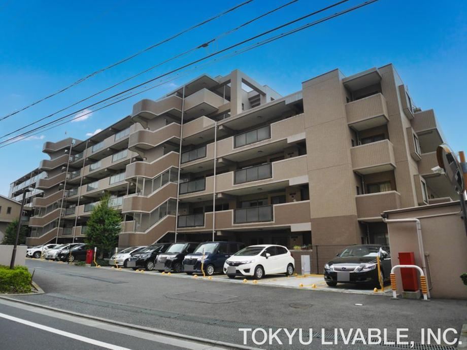 3LDK apartment in Chofu, Tokyo - Photo 1