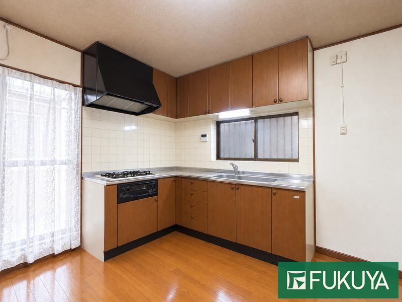 5LDK house in Daito, Osaka - Photo 1