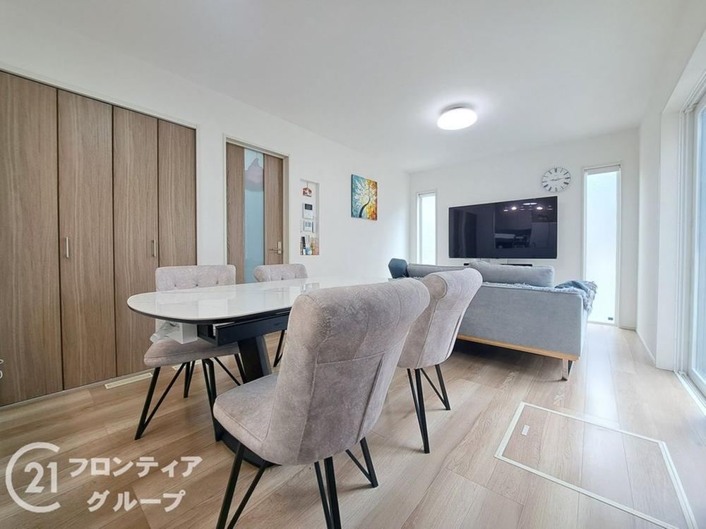 4LDK house in Hirakata, Osaka - Photo 1