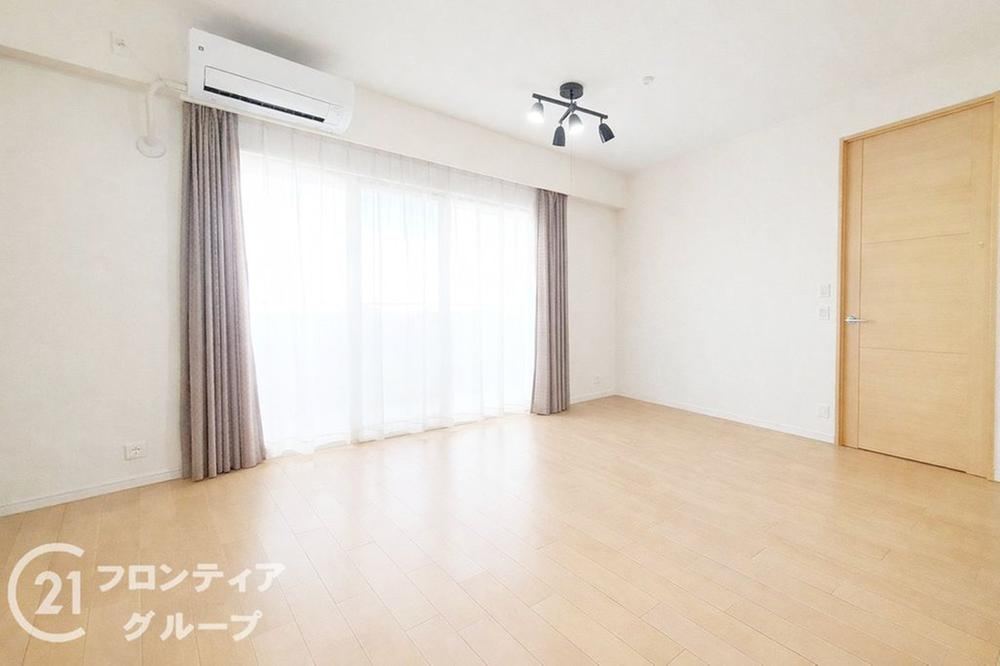 4LDK apartment in Hirakata, Osaka - Photo 1