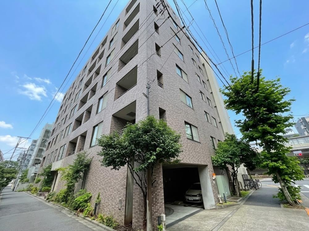 2LDK apartment in Shibuya Ward, Tokyo - Photo 1