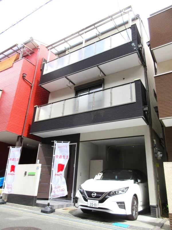 4LDK house in Toyonaka, Osaka - Photo 1