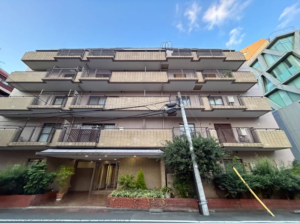 2LDK apartment in Kita Ward, Tokyo - Photo 1