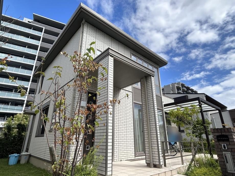 4LDK house in Fukutsu, Fukuoka - Photo 1