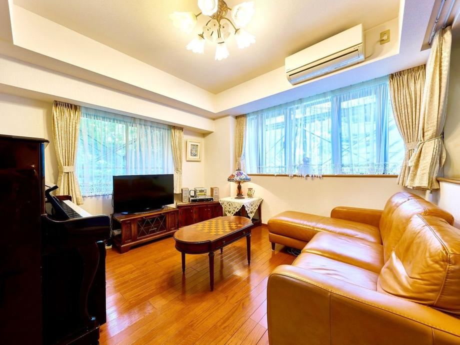 4LDK apartment in Kunitachi, Tokyo - Photo 1