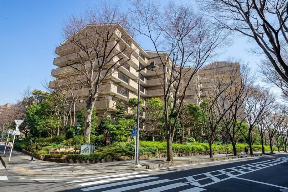 3LDK apartment in Naka Ward, Yokohama, Kanagawa - Photo 1