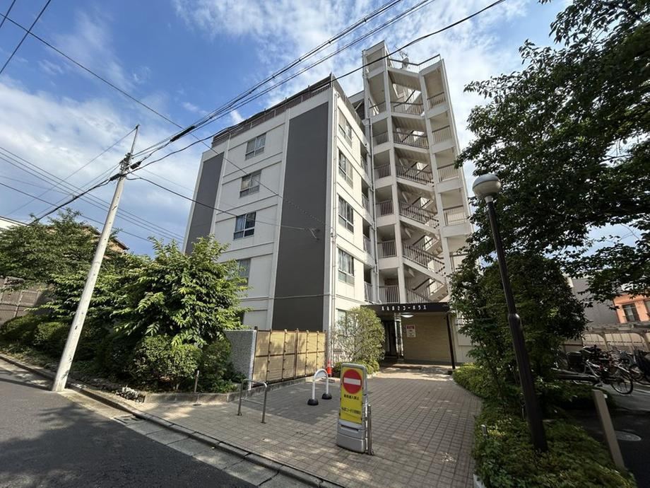 2LDK apartment in Ota Ward, Tokyo - Photo 1