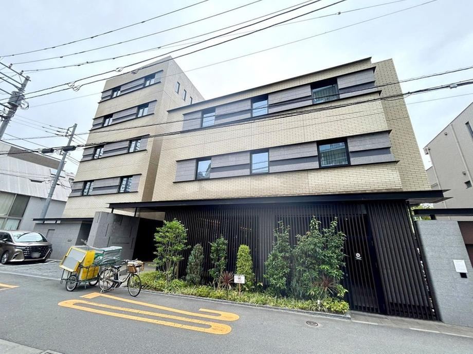 2LDK apartment in Shibuya Ward, Tokyo - Photo 1
