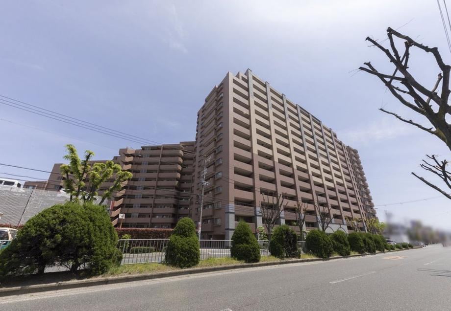 2LDK apartment in Suita, Osaka - Photo 1