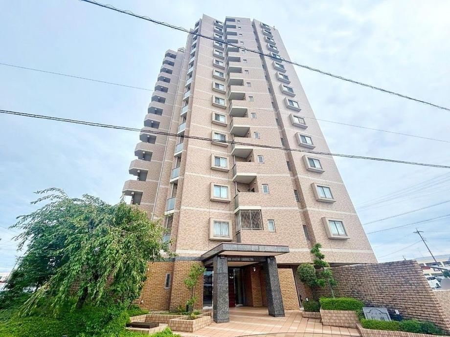 4LDK apartment in Konan, Aichi - Photo 1