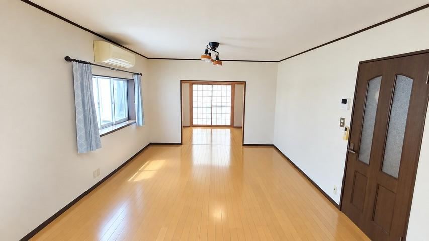 6LDK house in Higashiosaka, Osaka - Photo 1