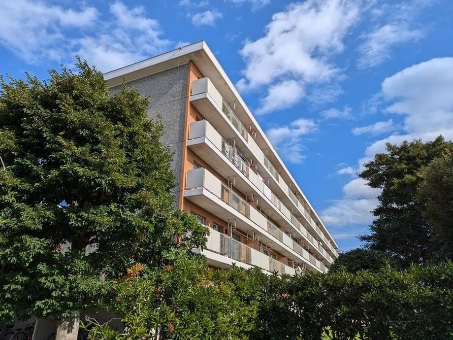 2LDK apartment in Mihama Ward, Chiba - Photo 1
