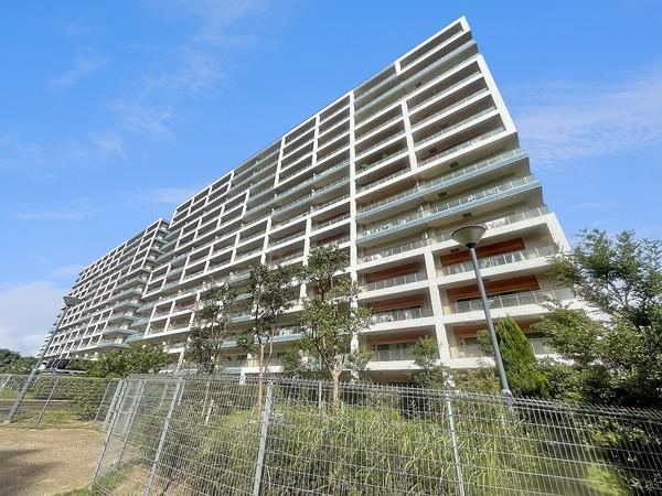 2LDK+S apartment in Higashinada Ward, Kobe, Hyogo - Photo 1