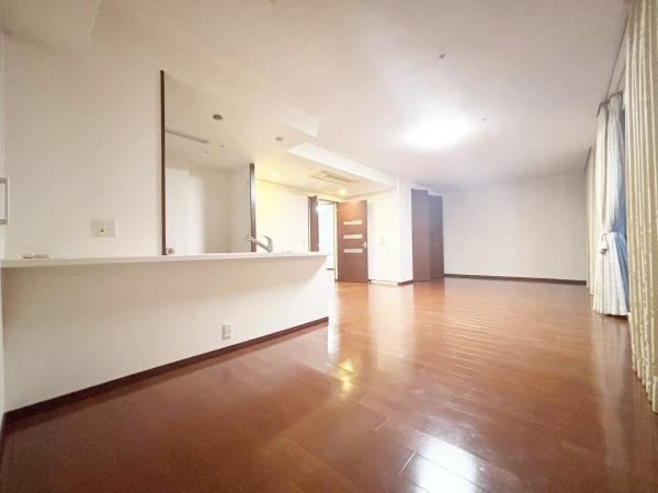 2LDK apartment in Toyonaka, Osaka - Photo 1