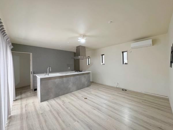 4LDK house in Higashiosaka, Osaka - Photo 1