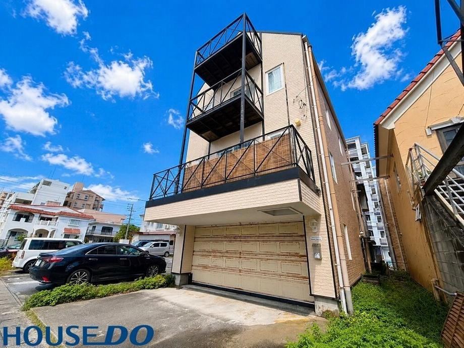 4LDK house in Chatan, Nakagami District, Okinawa - Photo 1