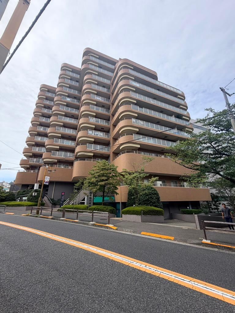 3LDK apartment in Shinjuku Ward, Tokyo - Photo 1