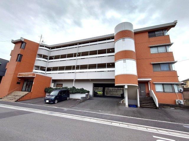 4LDK apartment in Yahatanishi Ward, Kitakyushu, Fukuoka - Photo 1